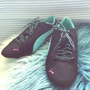 PUMA BLACK AND BLUE SPORT SNEAKERS.COMFY AND FIT.